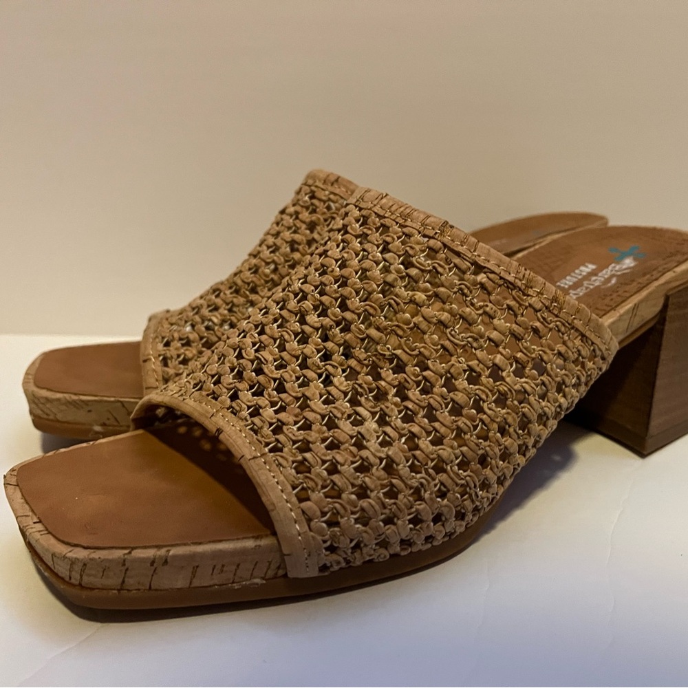 Women's baretrap Brenda heels size 8